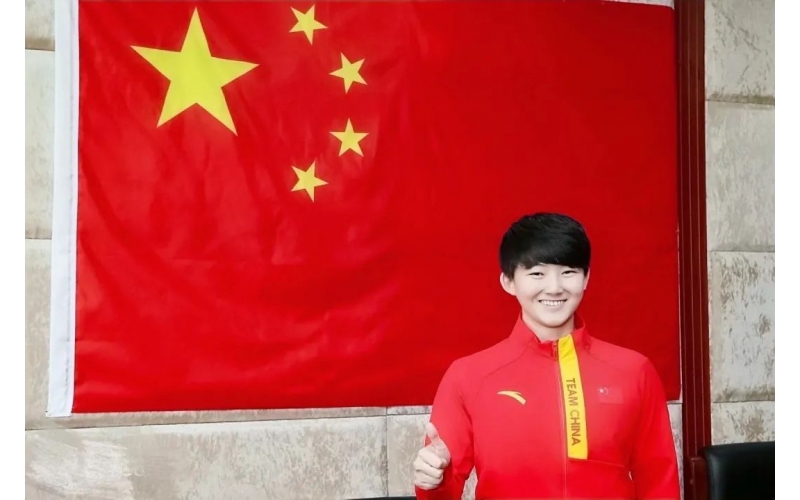 來了，世界冠軍宮乃瑩！